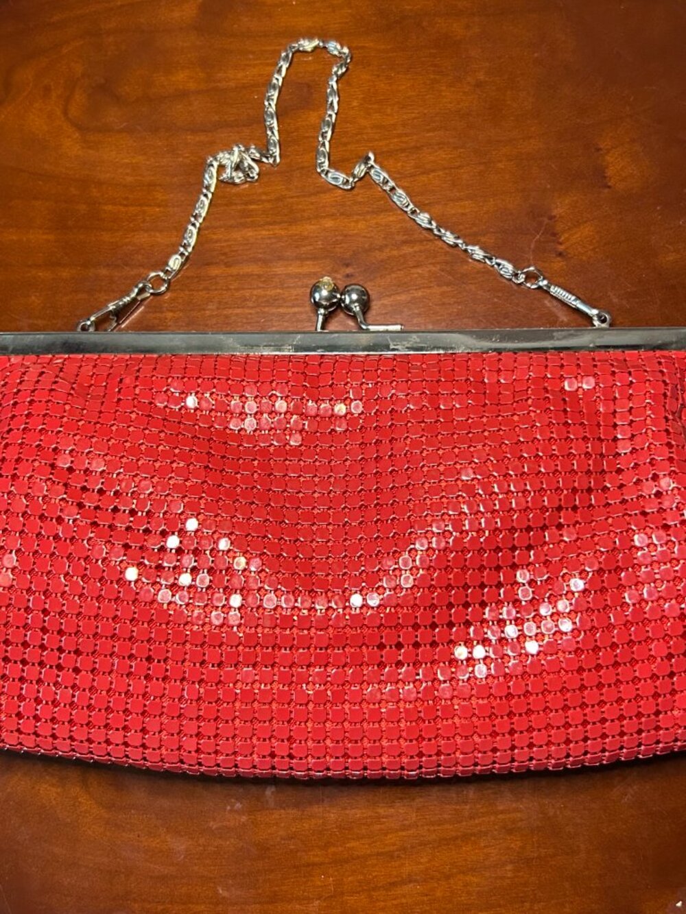 Vintage Red Metal Mesh Evening Bag | Chain Strap Kiss Lock Clutch | Retro Party - Picture 2 of 4